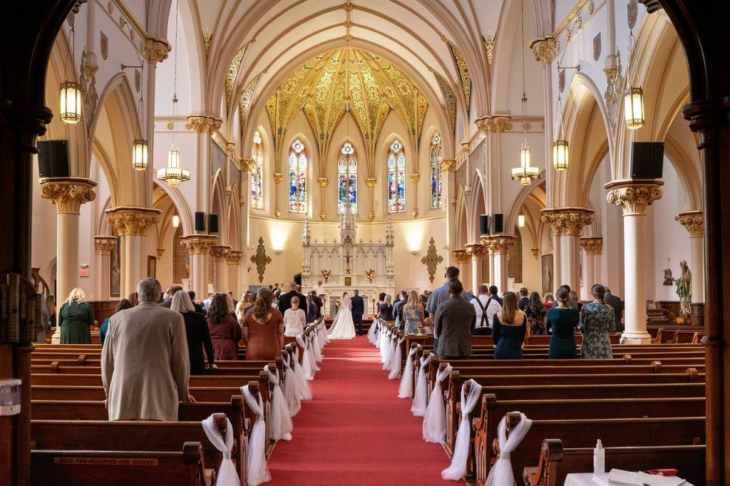 Lire la suite à propos de l’article Mariage à l’église : Planifier sa cérémonie sacrée