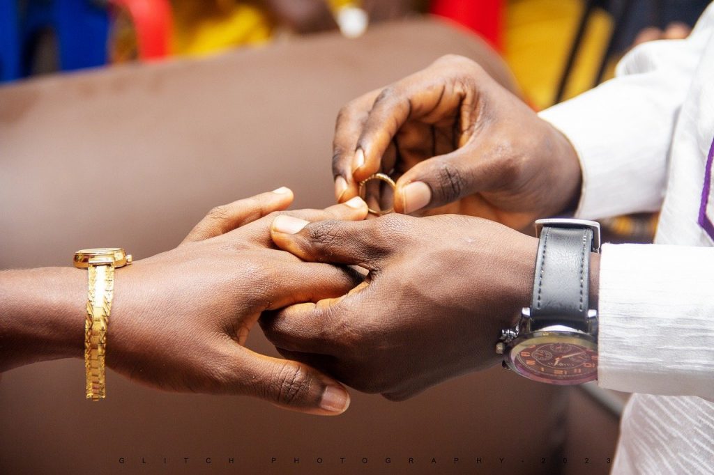Lire la suite à propos de l’article Le mariage traditionnel africain : Un voyage au cœur des traditions ancestrales